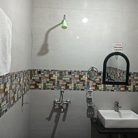 Shree Krishna Hotel Inn Варанаси Екстериор снимка
