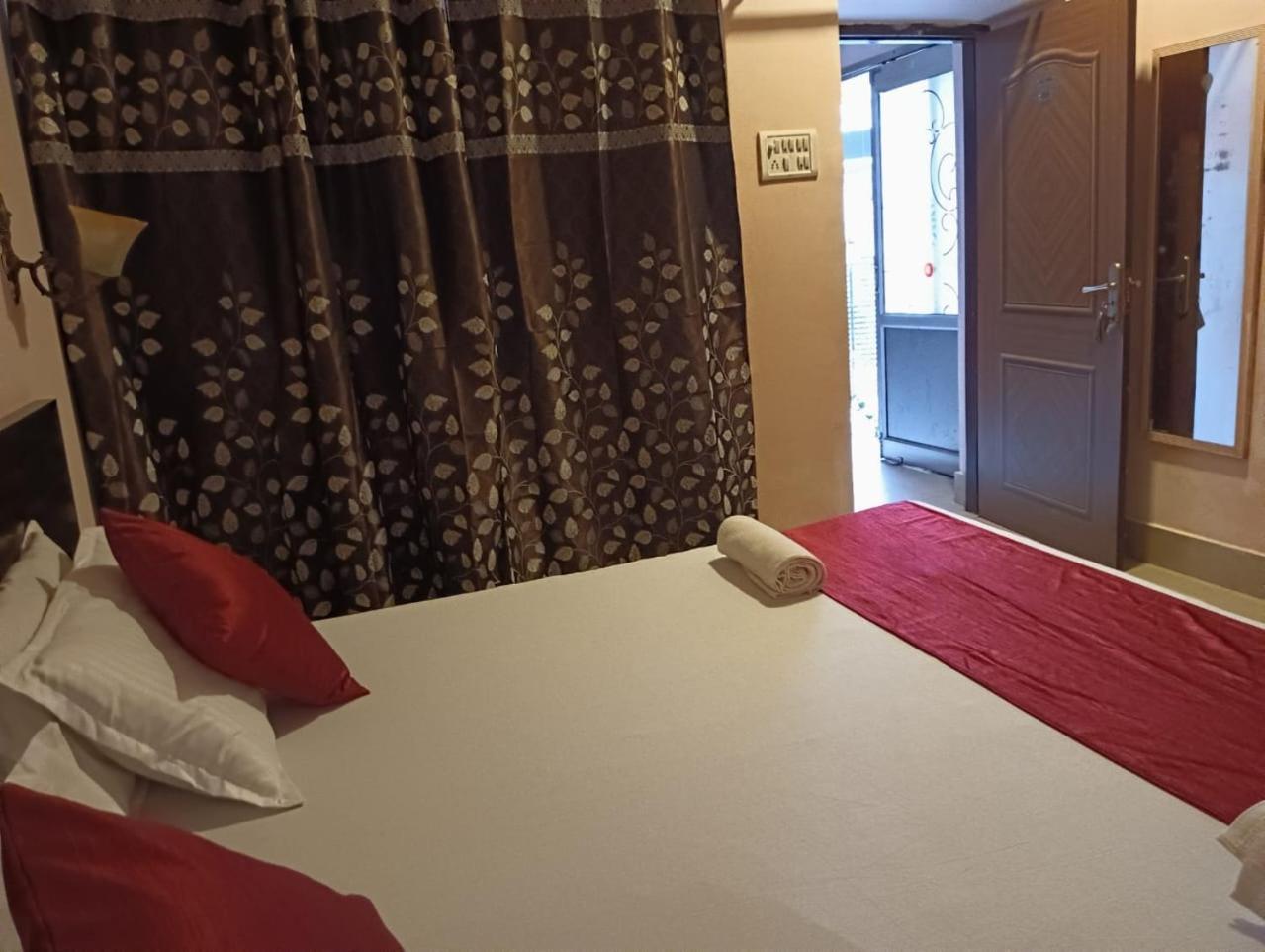 Shree Krishna Hotel Inn Варанаси Екстериор снимка