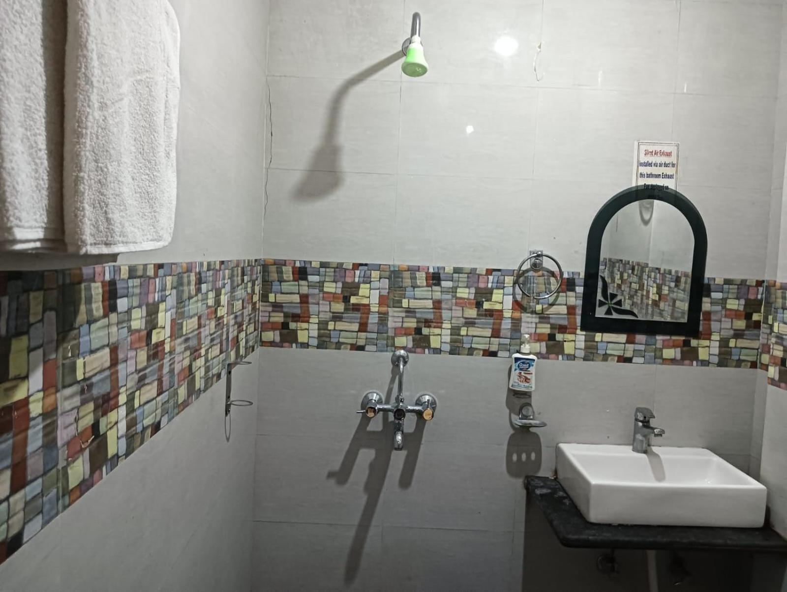 Shree Krishna Hotel Inn Варанаси Екстериор снимка