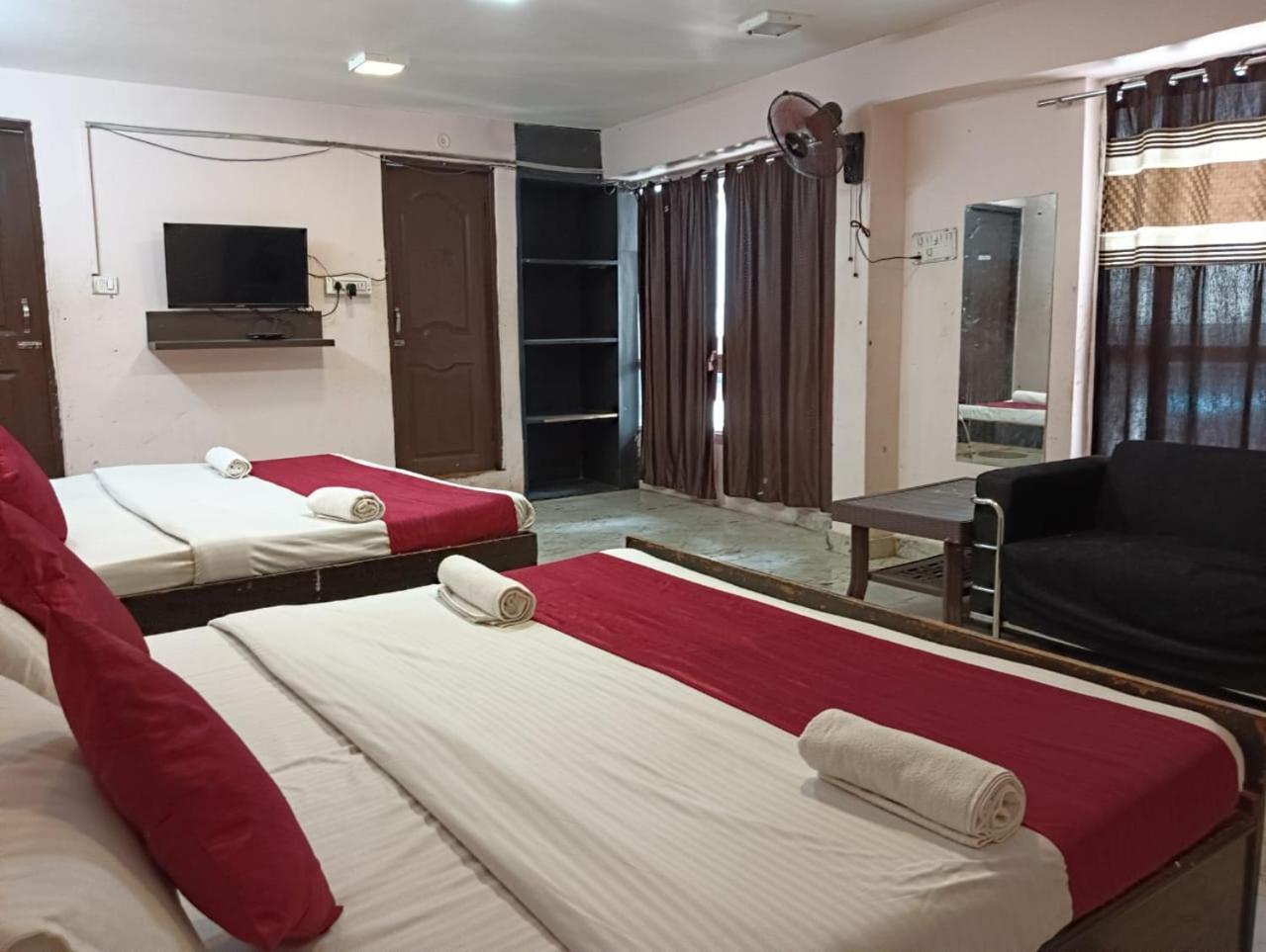 Shree Krishna Hotel Inn Варанаси Екстериор снимка