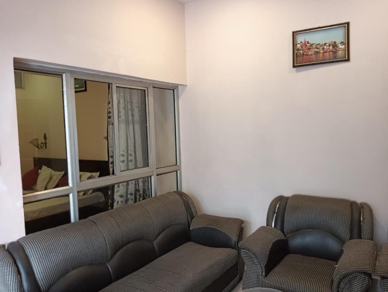 Shree Krishna Hotel Inn Варанаси Екстериор снимка
