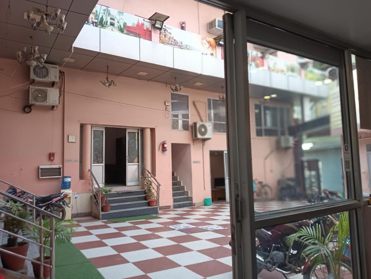 Shree Krishna Hotel Inn Варанаси Екстериор снимка